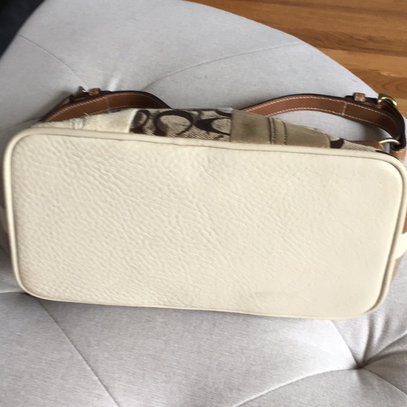 Coach multi pattern shoulder bag. - Picture 3 of 5